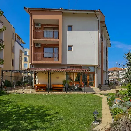 Comfortable 2bedroom With Kitchen In Dafinka Eu アパート